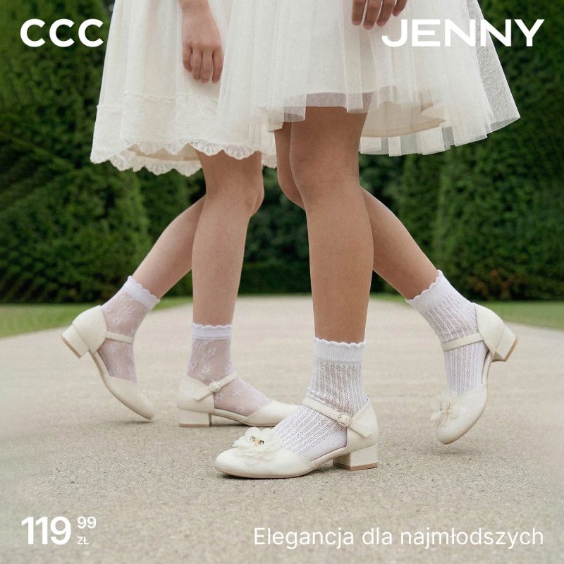 Dzieci w białych sukienkach prezentujące eleganckie buty komunijne z kolekcji Jenny Fairy w salonie CCC M1 Częstochowa.